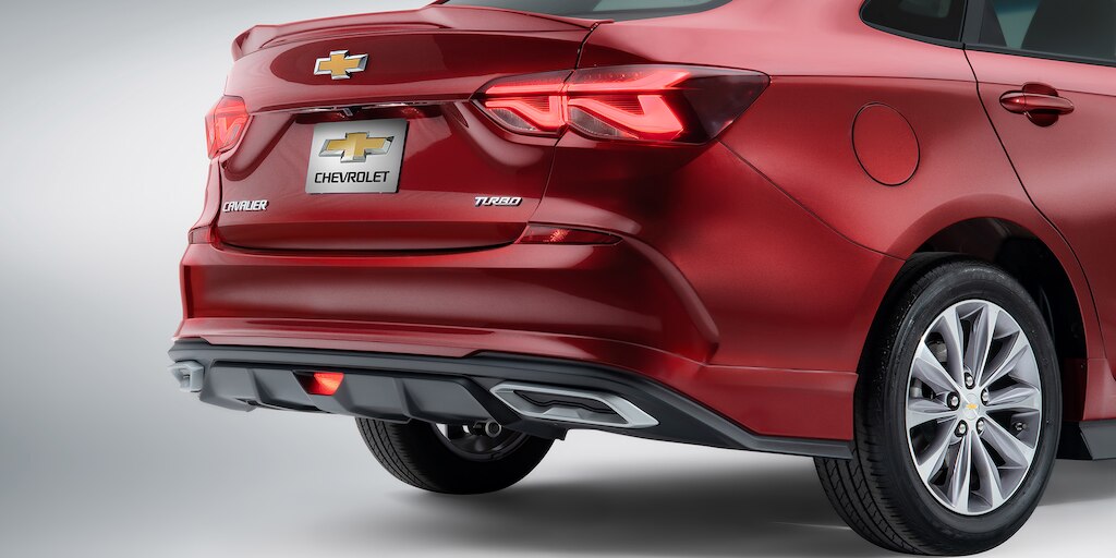 Innovador sedán Chevrolet Cavalier 2024 con luces diurnas LED