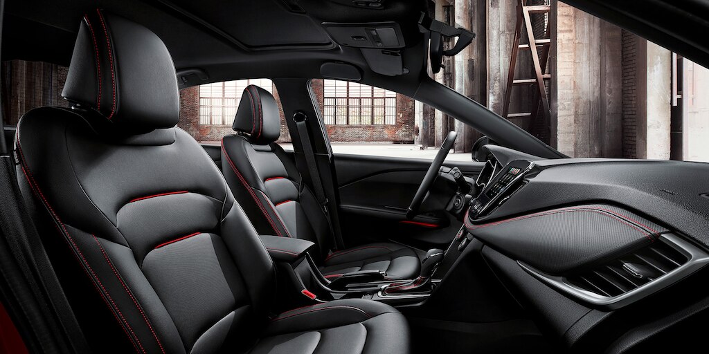 Espacioso y confortable interior de tu sedán, Chevrolet Cavalier 2024