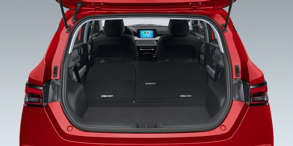 Nuevo Chevrolet Aveo Hatchback 2025, monovolúmen con asientos 100% abatibles, renovado y elegante diseño interior