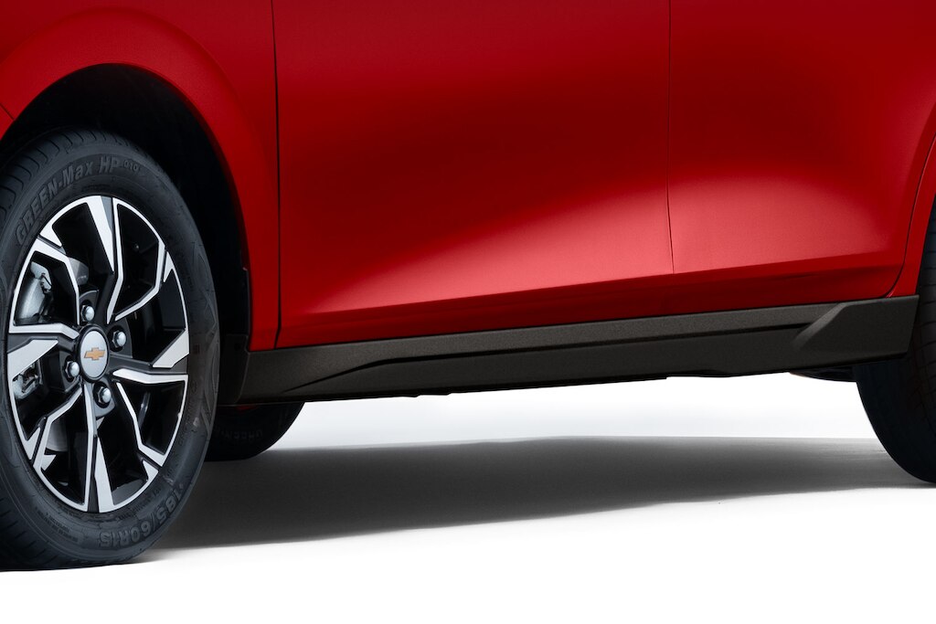Molduras laterales y más accesorios deportivos para el exterior de tu nuevo Chevrolet Aveo Sedán 2025