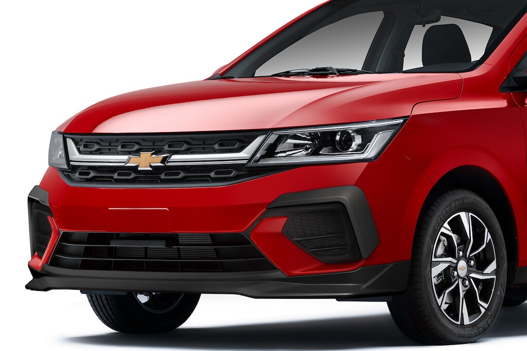 Sporiler delantero y más accesorios sport para el exterior de tu nuevo Chevrolet Aveo Sedán 2025