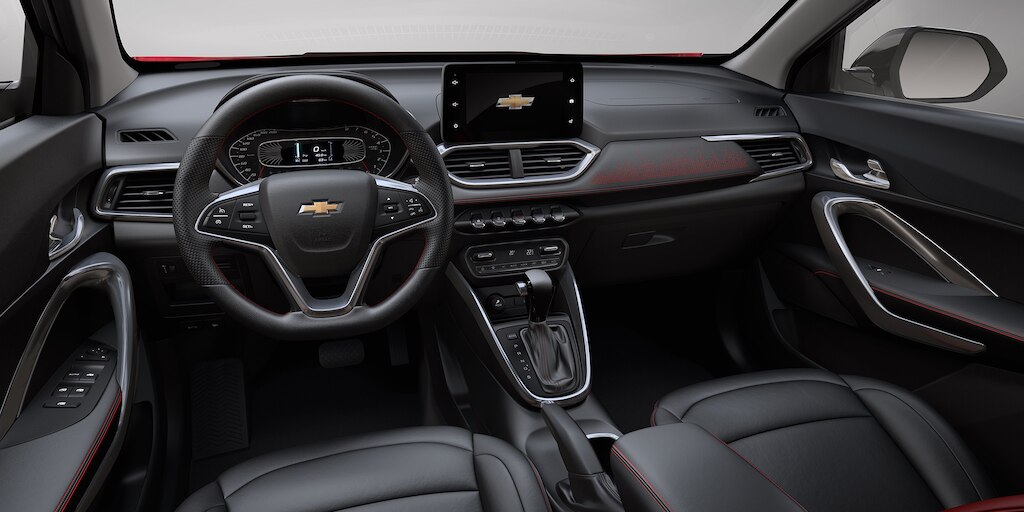 Chevrolet Groove 2024, camioneta pequeña, con interior en tacto piel rojo con negro