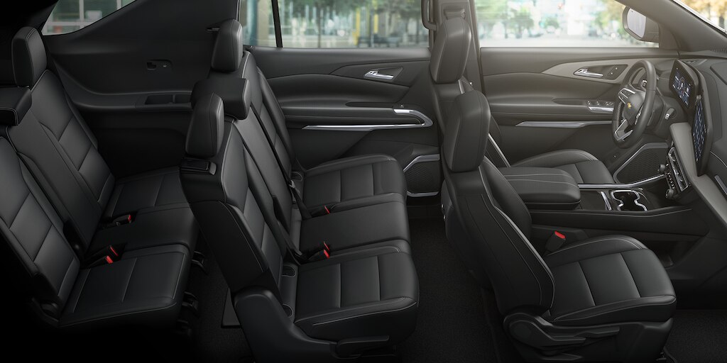 Interiores de piel en color negro para tu nueva Chevrolet Traverse 2024, camioneta familiar 8 pasajeros