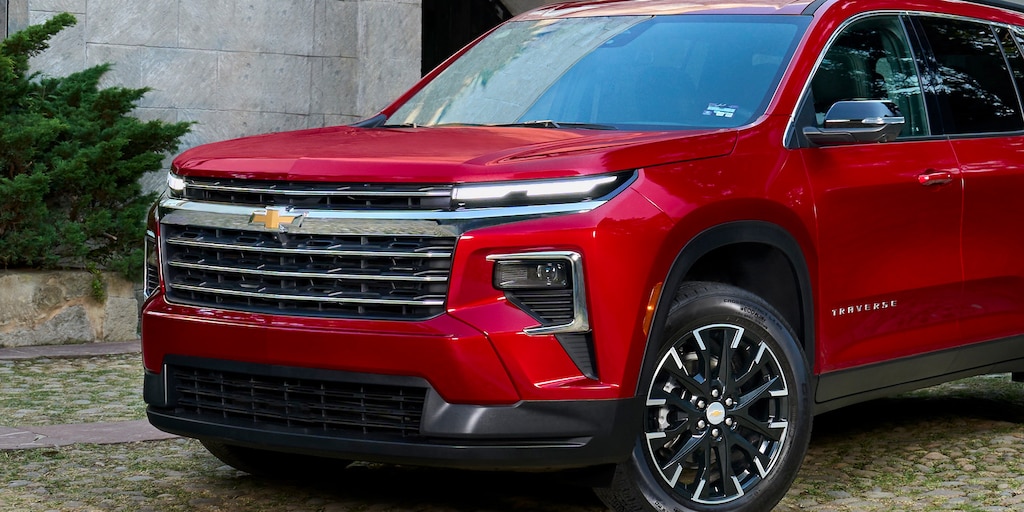 Vista delantera Faros LED IntelliBeam de Nueva Chevrolet Traverse 2024, camioneta familiar 8 pasajeros