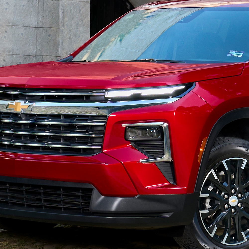 Vista delantera Faros LED IntelliBeam de Nueva Chevrolet Traverse 2024, camioneta familiar 8 pasajeros