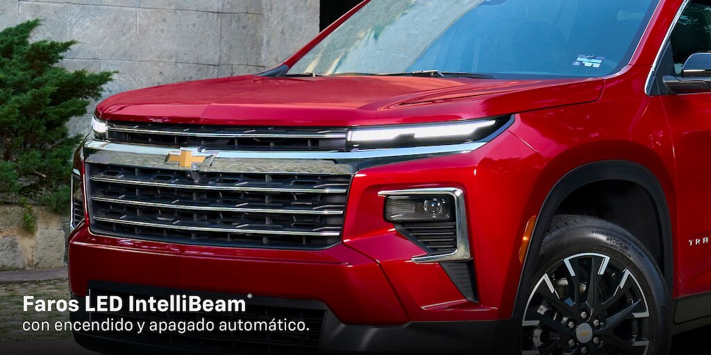 Nueva Chevrolet Traverse 2024, camioneta familiar con faros LED IntelliBeam de encendido y apagado automático