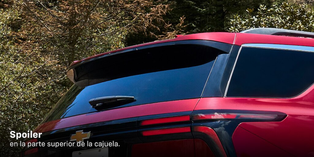 Nueva Chevrolet Traverse 2024, camioneta familiar con spoiler iluminado para la parte superior de la cajuela
