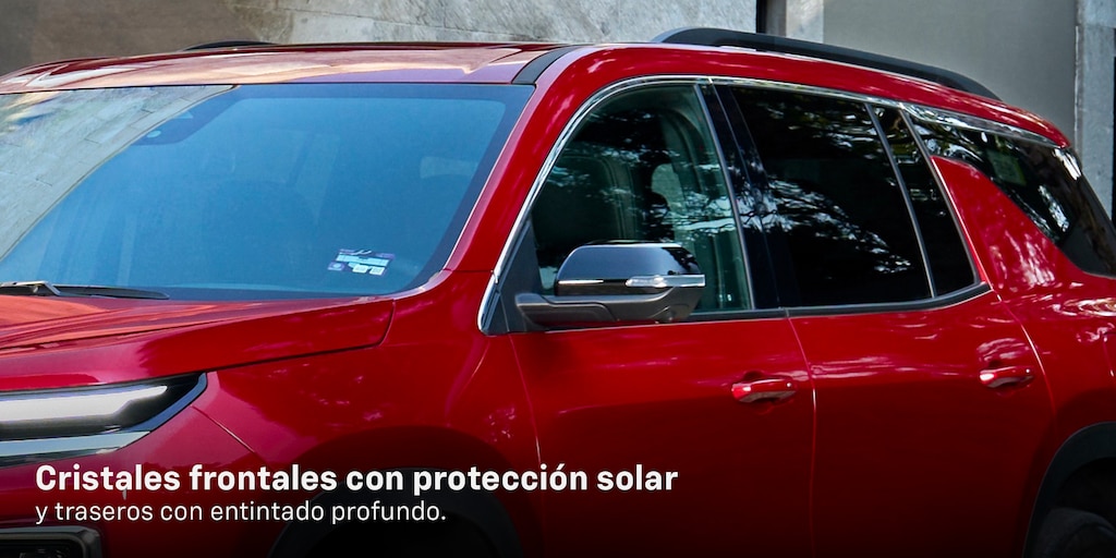 Tu nueva Chevrolet Traverse 2024, tu camioneta familiar con cristales frontales con protección solar y traseros con entintado profundo