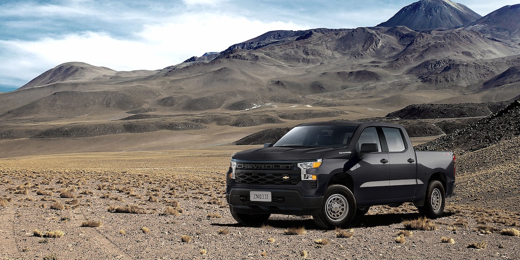 Chevrolet Silverado Turbo 2024, camioneta de trabajo equipada con paquete de arrastre Incluyendo gancho y conectores