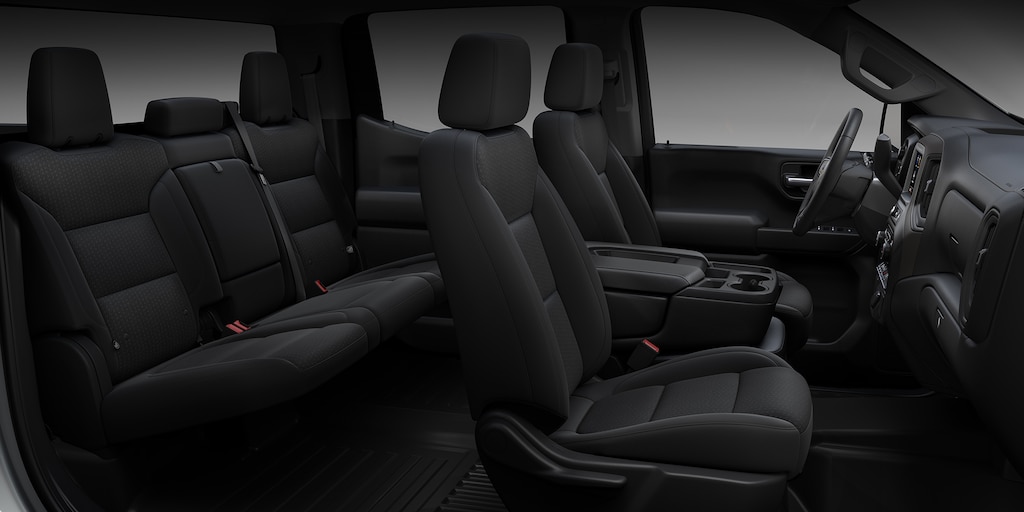 Interior de Chevrolet Silverado Turbo 2024, camioneta de trabajo con 2 filas de asientos con capacidad para 6 pasajeros