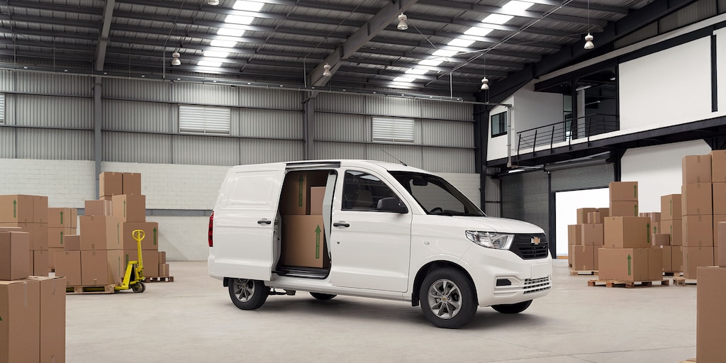 Furgoneta Chevrolet Tornado Van con 650 kg de capacidad de carga y 3.3 metros cúbicos
