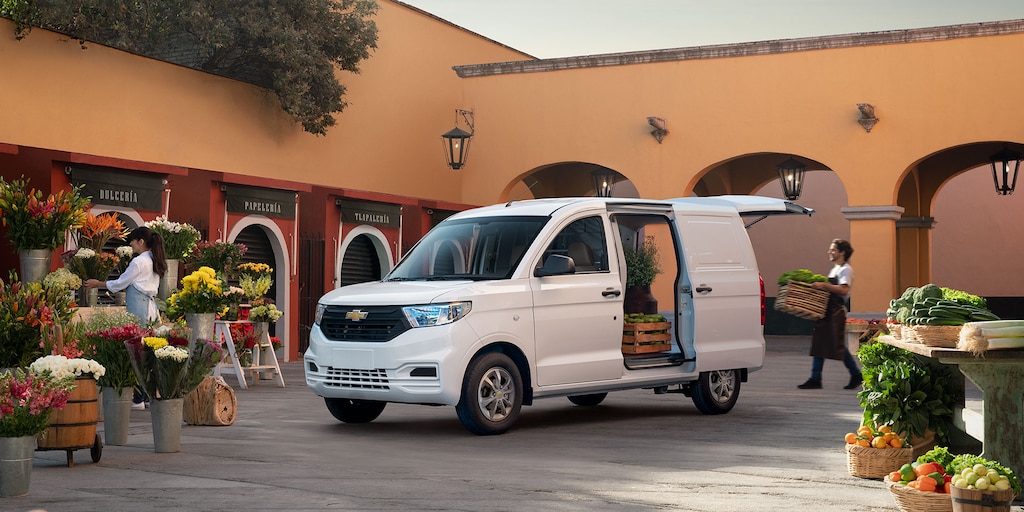 Furgoneta Chevrolet Tornado Van 2024 con 650 kg de capacidad de carga, 3.3 m3 de volúmen, furgoneta versátil